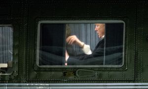 Tajemnicze zdjęcie Trumpa. Patrzył na plany dotyczące Kennedy Center