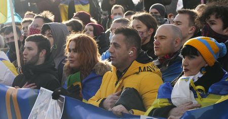 Widmo wojny nad giełdami. Spółki zalały się czerwienią, ceny ropy rosną do najwyższych poziomów od lat