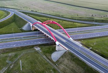 Autostrada świeci pustkami. Tą trasą prawie nikt nie jeździ