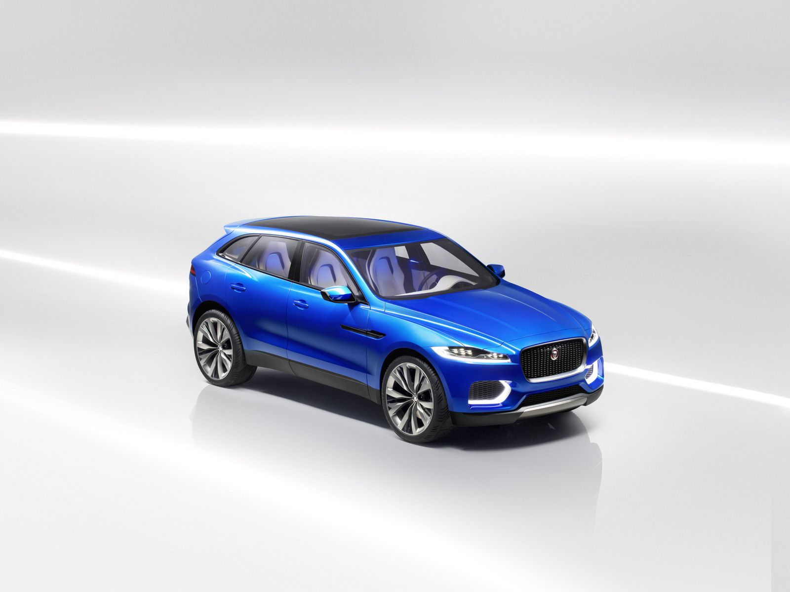 Jaguar C-X17 Concept w studiu i plenerze [galeria] 9