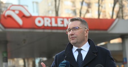 "Państwo nie może łupić obywatela". PiS chce obniżenia VAT-u i akcyzy na paliwo