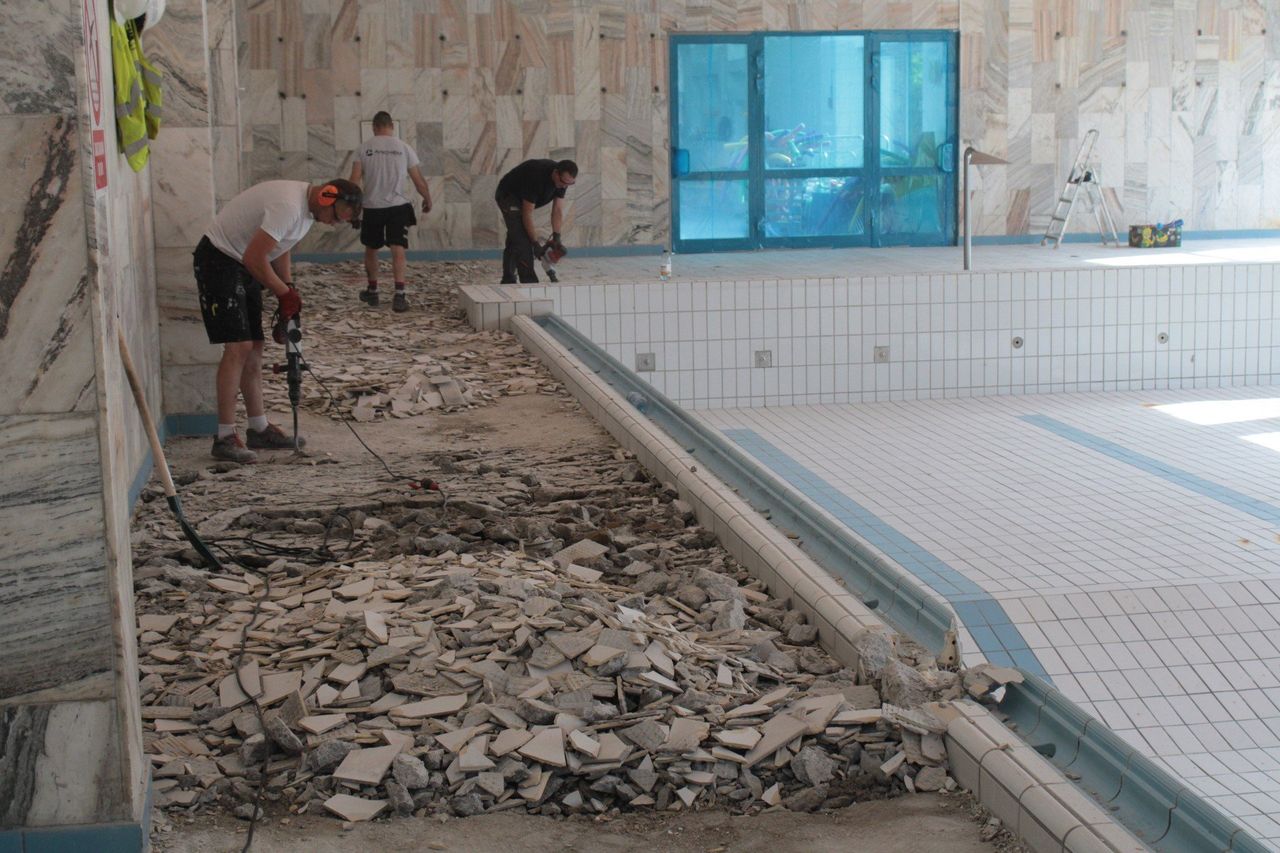 Koszalin: Rozpoczął się remont basenu sportowego przy ul. Głowackiego. Potrwa do końca roku
