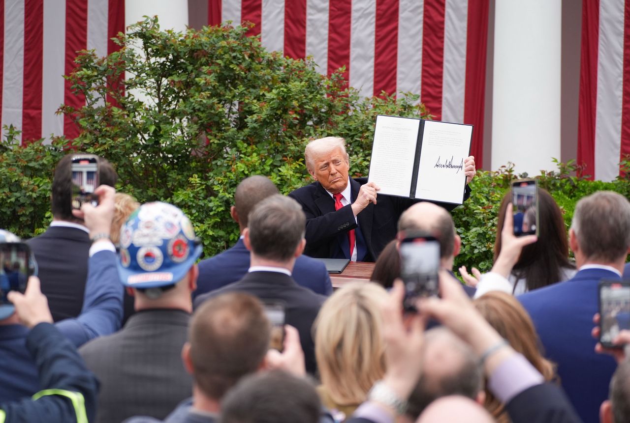 "Amerykańska mania ceł". Świat reaguje na dekret Trumpa