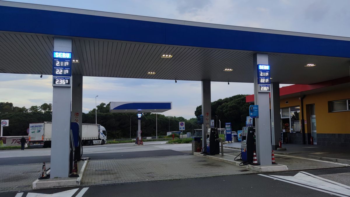Stacja paliw we Włoszech z servito