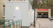 Warszawa. Szpital Bielański: pacjenci w kontenerach