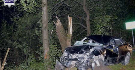 Wola Radzięcka. 18-latek zabrał ojcu samochód. Uciekał przed policją i spowodował wypadek