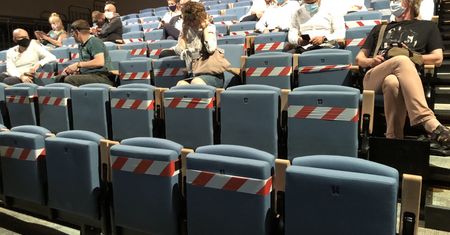 Teatr w czasie zarazy. Na widowni nie zdejmiesz maseczki