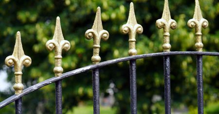 Polacy stawiają takie ogrodzenia od lat. Teraz przepisy chcą tego zakazać