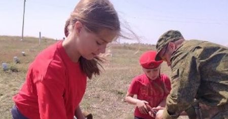 Rosjanie założyli pod Mariupolem obóz dla dzieci. Uczą "strzelać i nienawidzić Ukrainy"