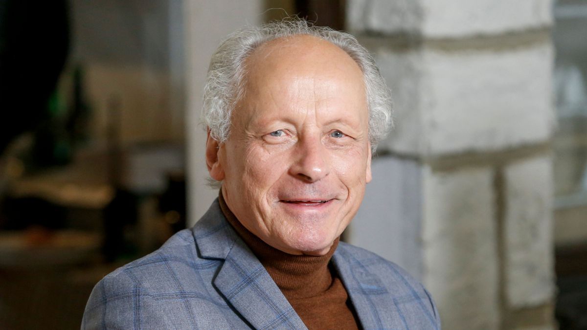 Mieszkają w USA i są razem od lat. Kim jest jego żona?