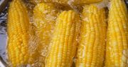 Jak gotować kukurydzę cukrową? Pamiętaj o tym, a będzie delikatna i soczysta