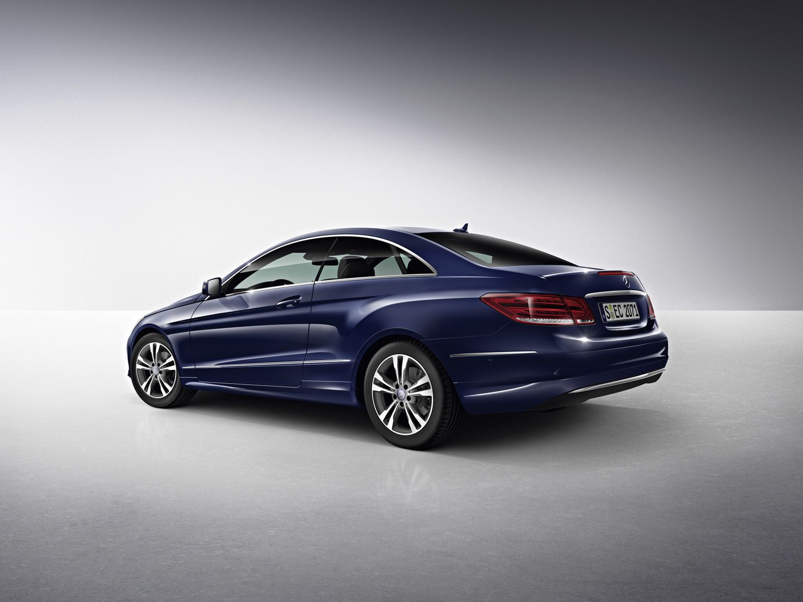 Mercedes-Benz klasy E na nowych zdjęciach [galeria] 40