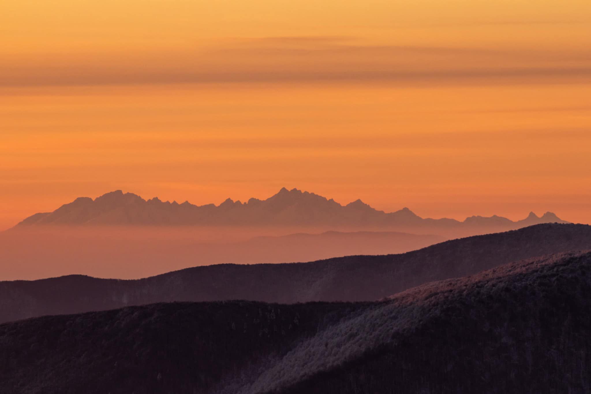 Tatry z Tarnicy bez miraży przy czystym powietrzu