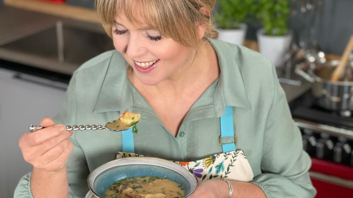 Ewa Wachowicz i zalewajka. Tradycyjna potrawa prosto od mistrzyni kuchni!