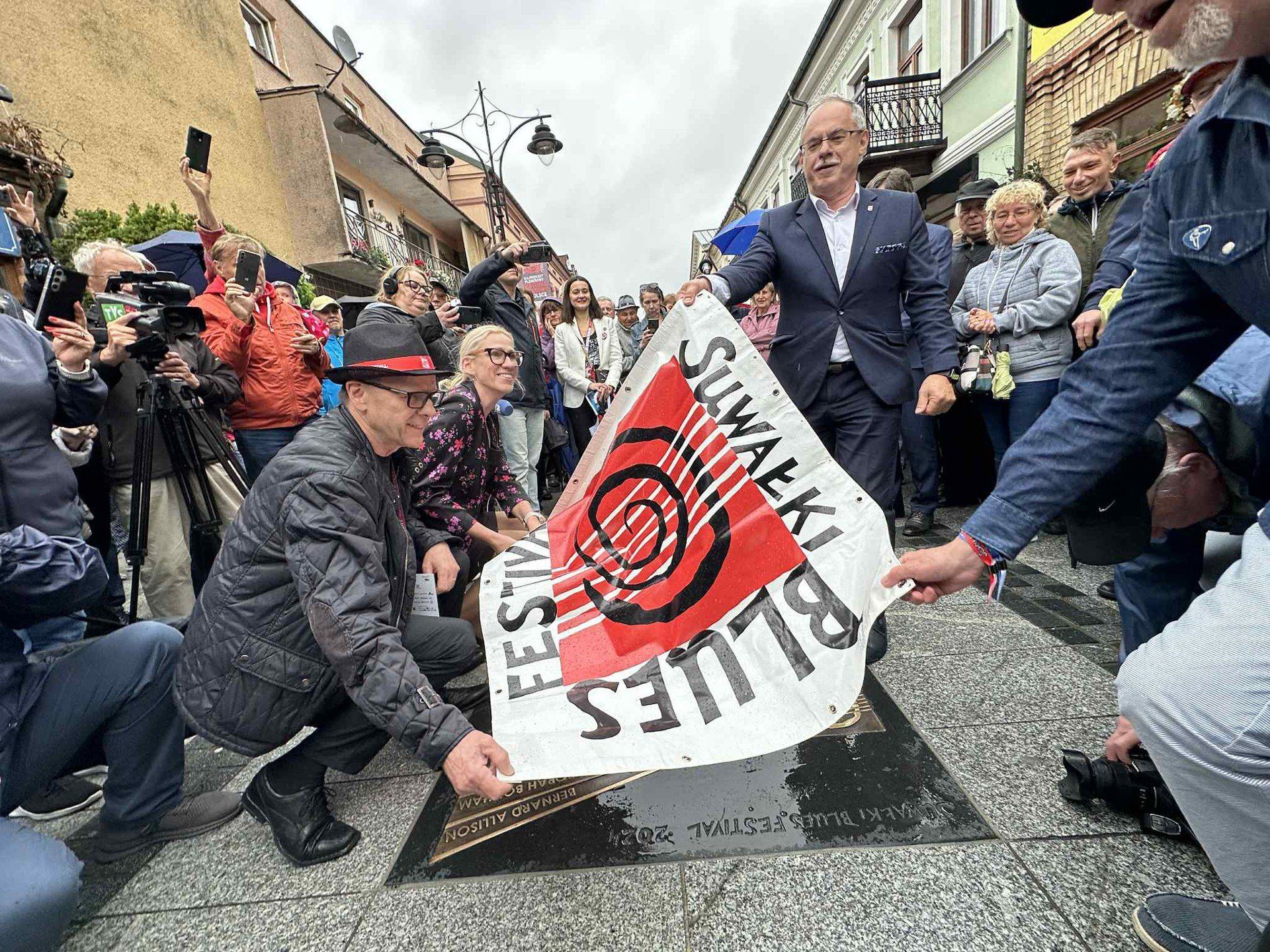 Odsłonięcie tablicy w Alei Bluesa na ulicy Chłodnej