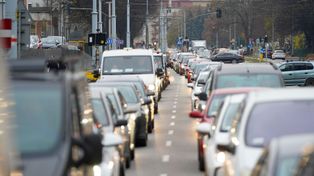 Oszuści kupują polisy OC na skradziony numer PESEL. Oszukani mogą mieć przez to problemy finansowe