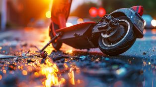 Plaga wypadków na hulajnogach elektrycznych w Bielsku-Białej. Lekarze apelują o kaski, wolniejszą jazdę i rozwagę