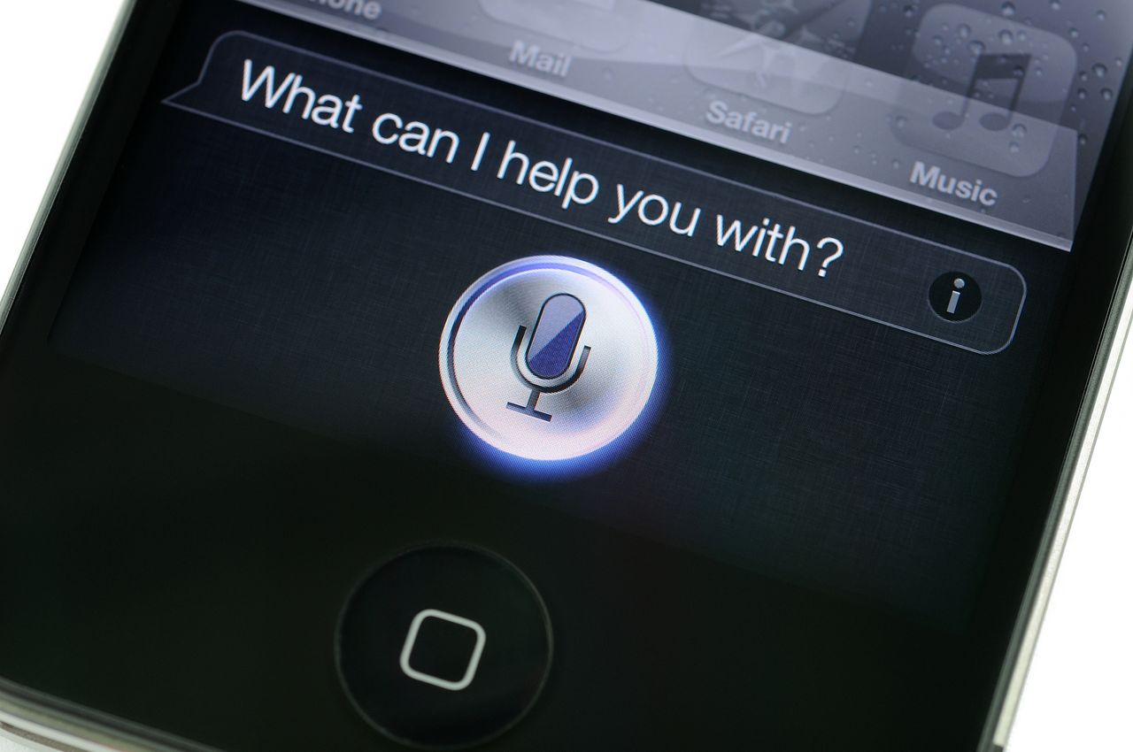 Wpadka Siri: nietypowa definicja wyrazu „mother” według asystentki Apple