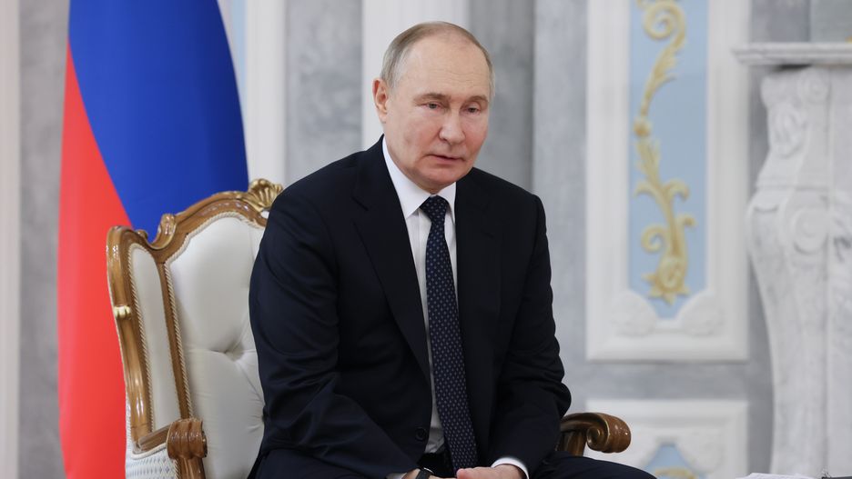 Russian President Vladimir Putin attends a meeting with Belarusian President Alexander Lukashenko at the Palace of Independence in Minsk, Belarus, 24 May 2024. Vladimir Putin said that during his visit to Minsk he plans to discuss security issues with his Belarusian counterpart Alexander Lukashenko, as well as the participation of the Belarusian side in exercises with non-strategic nuclear weapons. EPA/MIKHAIL METZEL / SPUTNIK / KREMLIN POOL MANDATORY CREDIT Dostawca: PAP/EPA.
