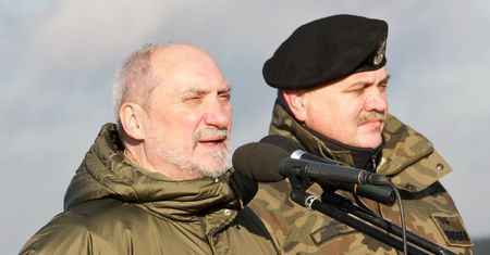"Żołnierze w dresach". Będzie zawiadomienie do prokuratury ws. Macierewicza