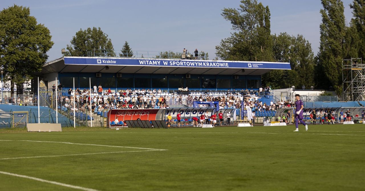 Mecz Hutnik-Wisła dla wybranych. Spotkanie ma obejrzeć 999 kibiców