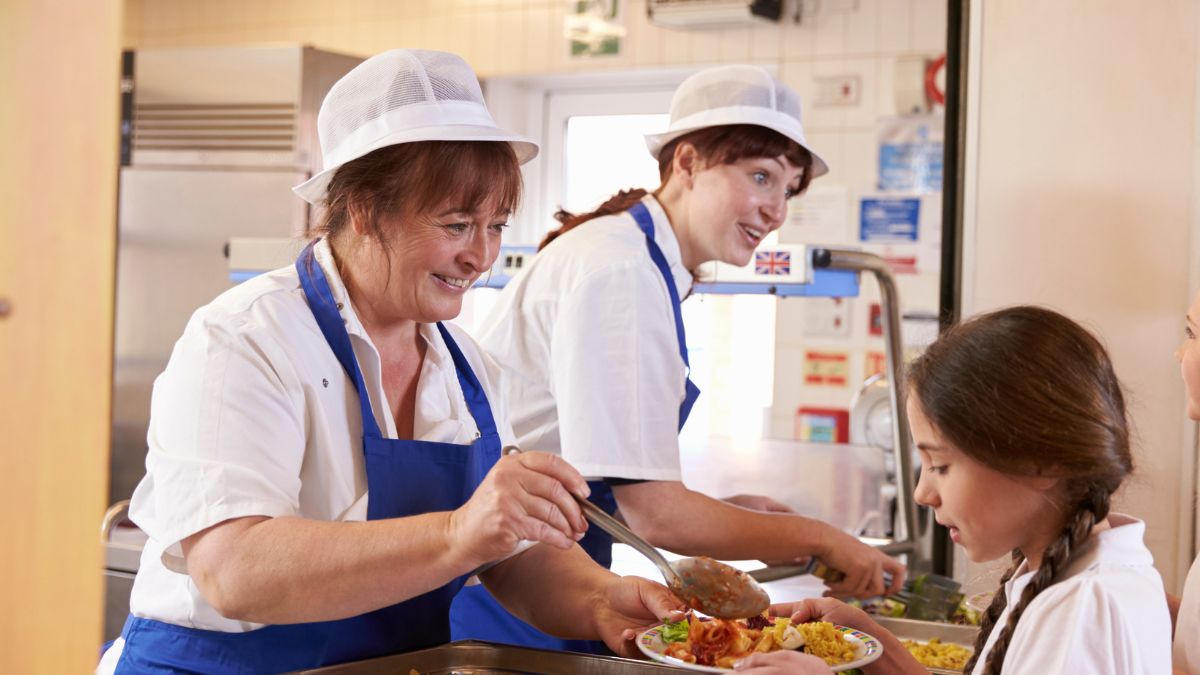Szkolna stołówka i jej kulinarne cuda. Które były najgorsze?