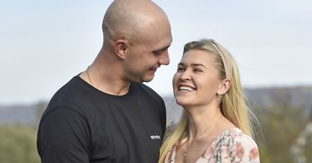 "Rolnik szuka żony". Miłość kwitnie? Fani dopytują o wspólne mieszkanie i zaręczyny