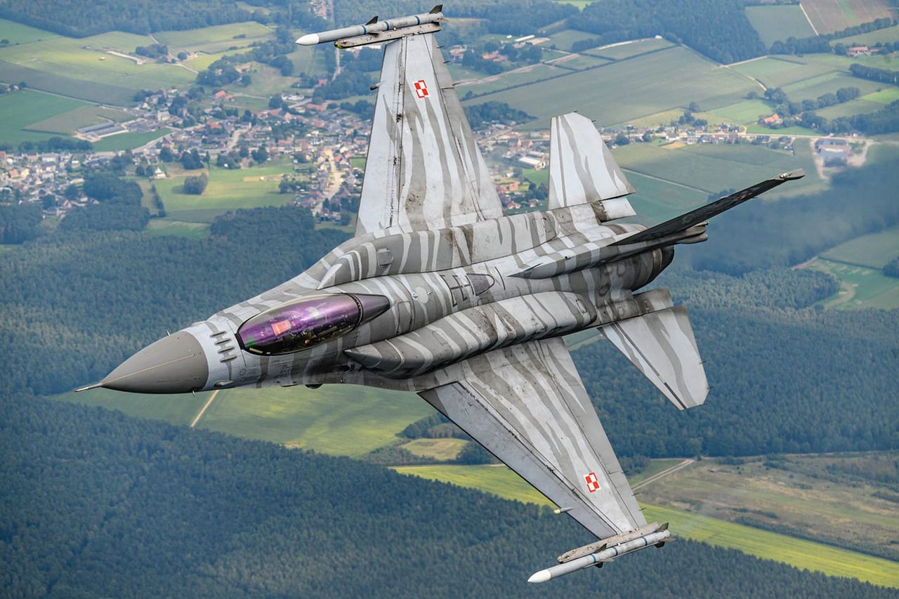 Samolot F-16 Tiger Demo Team Poland ze specjalnym malowaniem