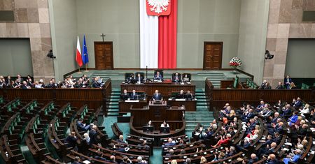 Tusk wyszedł z posiedzenia Sejmu. Nie słucha dalej pytań