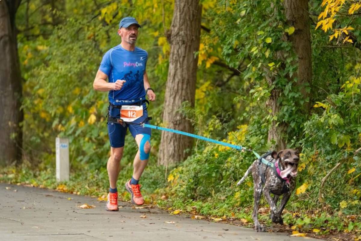 Warszawa: Psy pobiegły ze swoimi właścicielami. Wyjątkowe duety