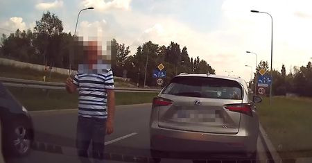 Kierunkowskaz nie daje pierwszeństwa. Kierowca boleśnie się o tym przekonał