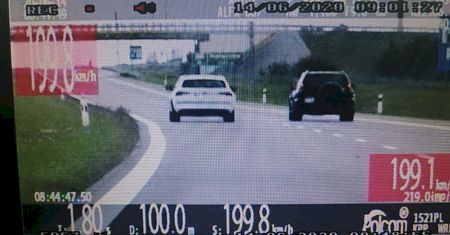 Kierowca pędził na S12 z prędkością 200 km/h. Tłumaczył, że odwozi teściową do domu