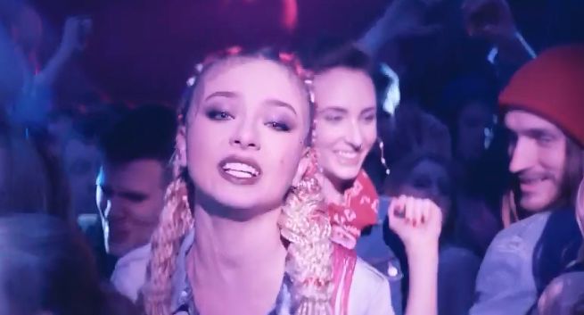 Natalia Nykiel śpiewa z Tomaszem Kotem w reklamach darmowych rozmów i SMS-ów w T-Mobile na kartę (wideo)