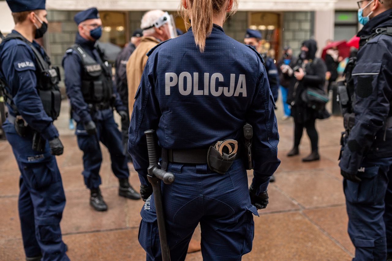 Awantura pod sanepidem. Policja użyła siły wobec protestujących