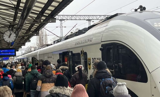 Tłumy to mało powiedziane. "Już na peronie straciłam nadzieje"