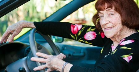 Ruszają szkolenia dla kierowców-seniorów