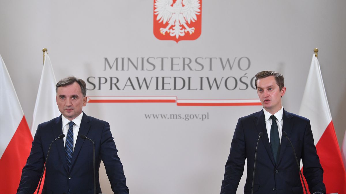 Na zdjęciu minister sprawiedliwości Zbigniew Ziobro i jego zastępca  Sebastian Kaleta