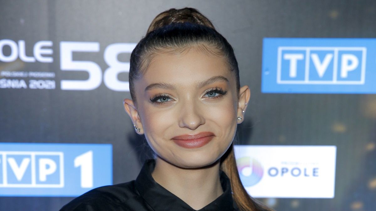 Viki Gabor z brzuchem i majtkami na wierzchu