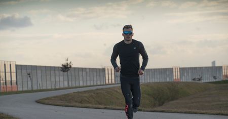 Wrocław. Nietypowa próba bicia rekordu. Robert Wilkowiecki spróbuje w domowych warunkach pokonać dystans Ironmana
