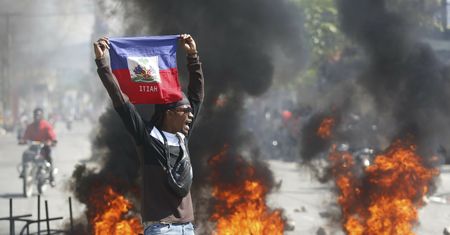 Gang szturmował więzienie na Haiti. Wszyscy osadzeni uciekli