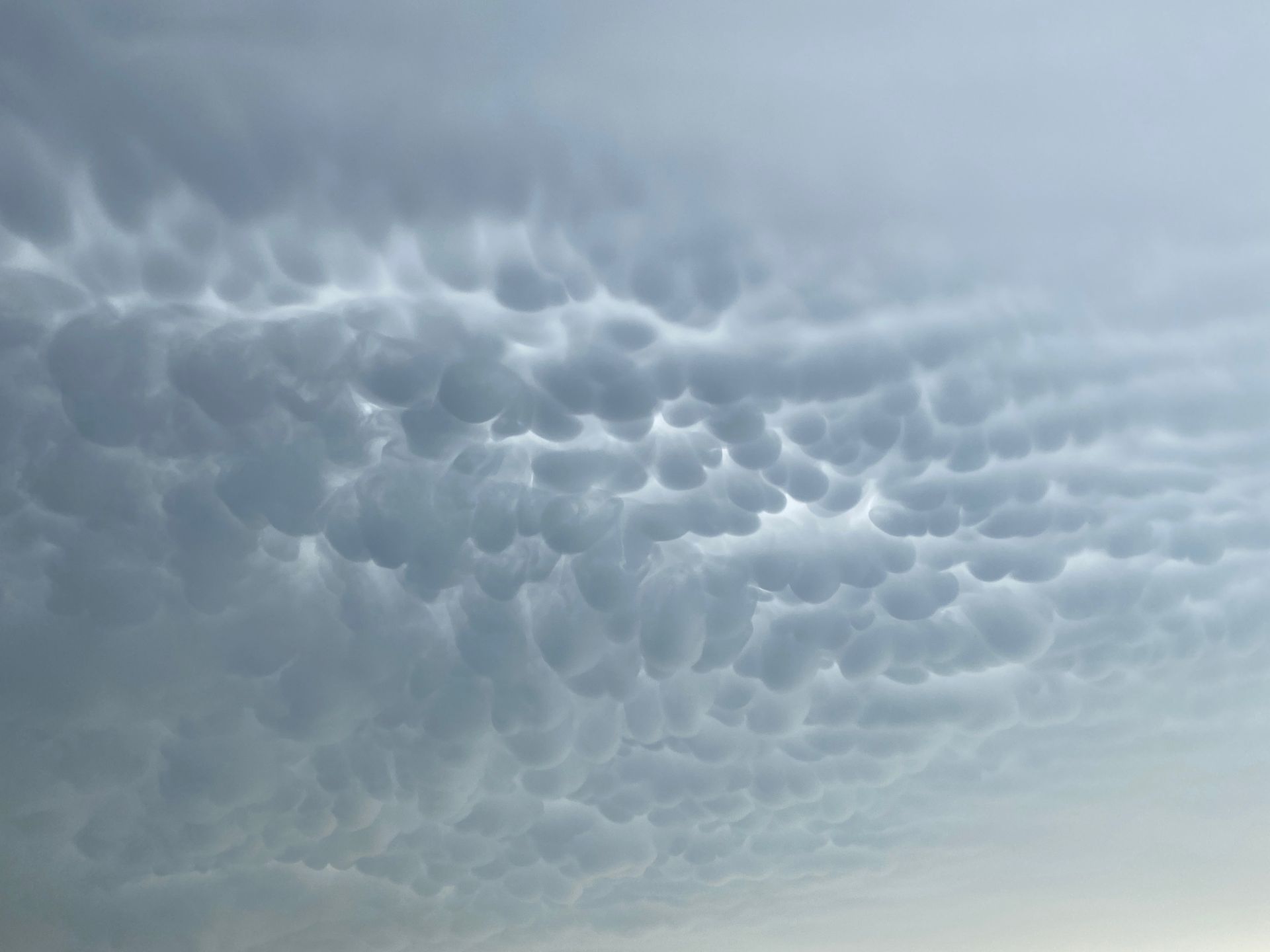 Chmury mammatus nad Mazowszem