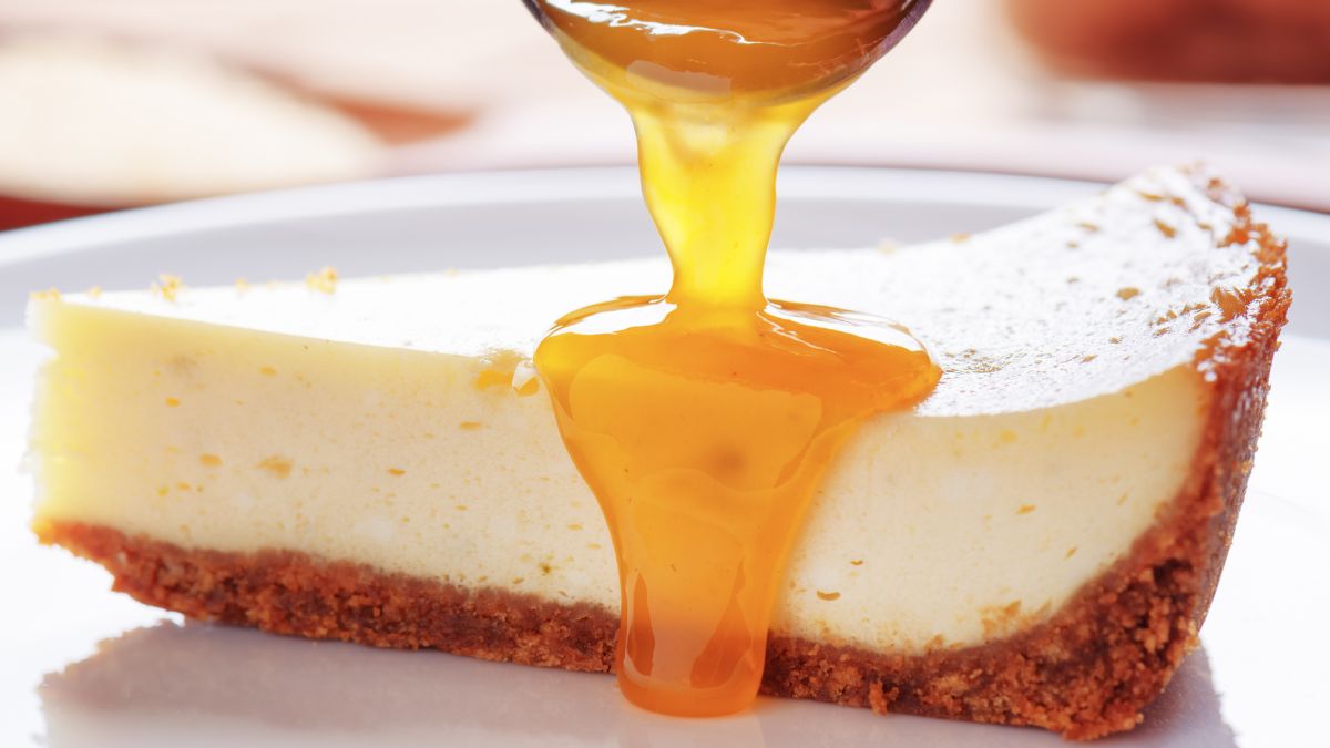 Sernik z miodem to spotęgowana przyjemność