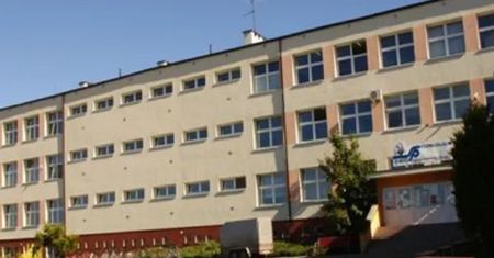 "Klepał po pośladkach, zaglądał pod koszulkę". Czarne chmury nad wuefistą