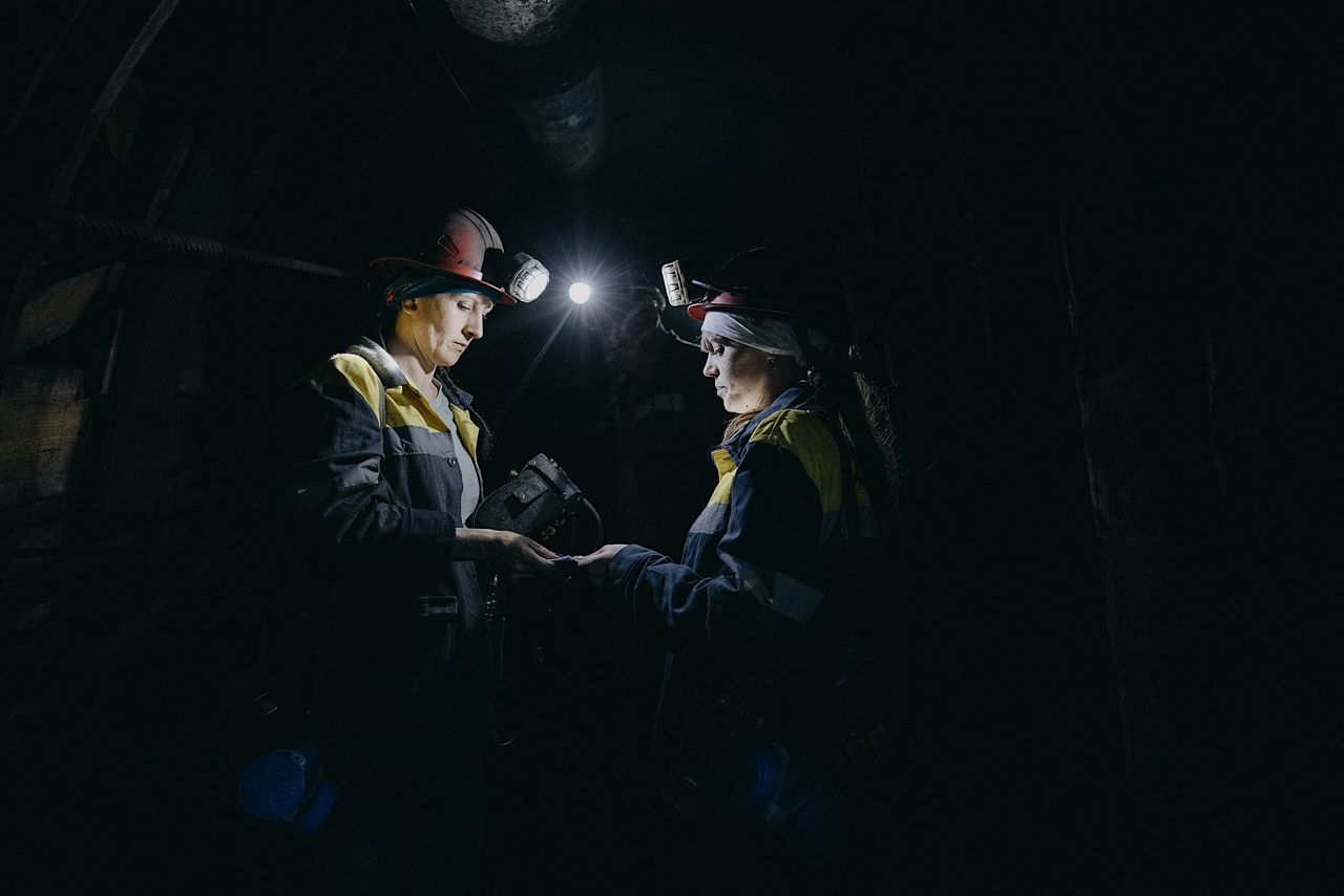During the day, Anna covers eight kilometers underground.