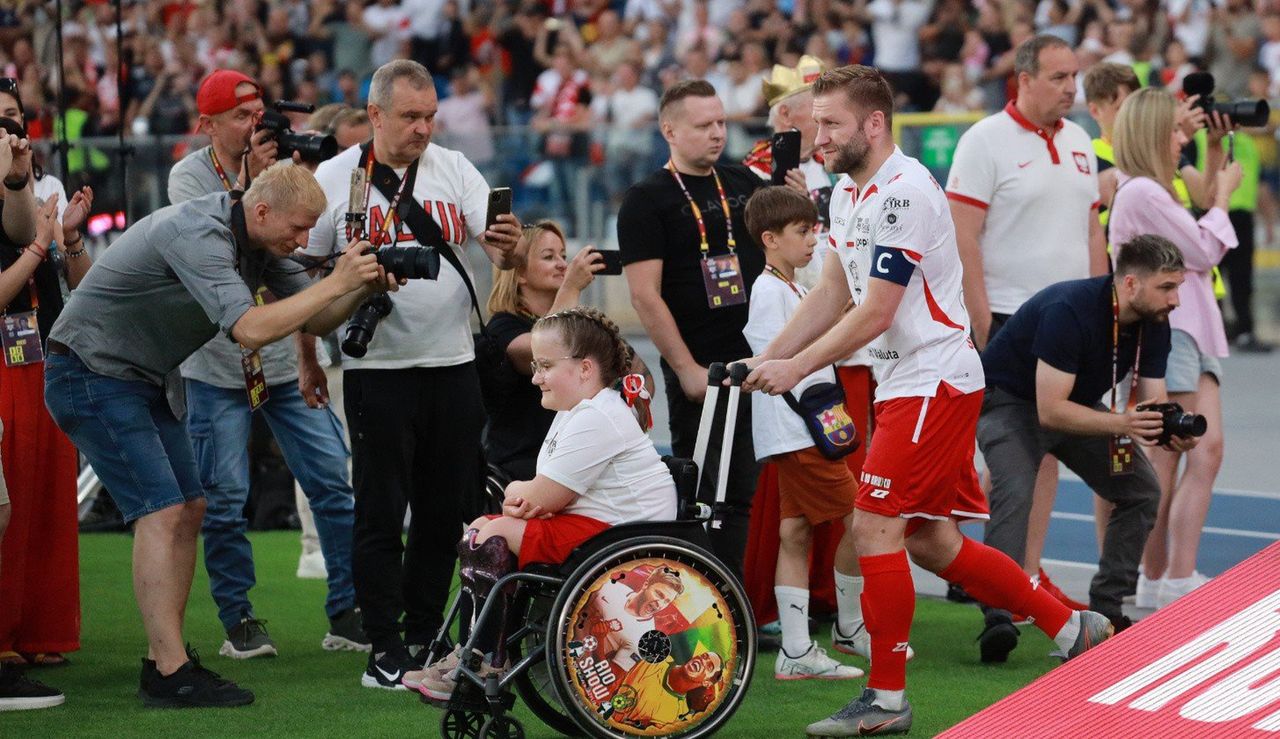 Błaszczykowski został godzinę po meczu. Rozdawał autografy kibicom