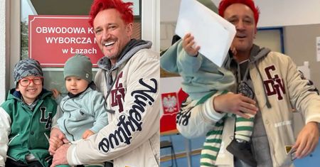 Michał Wiśniewski pofatygował się na wybory z DZIEĆMI i żoną. Brylował w nietypowym odzieniu