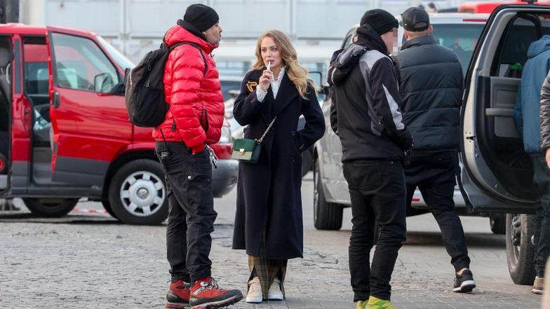 Wiktoria Gąsiewska na planie świątecznego filmu