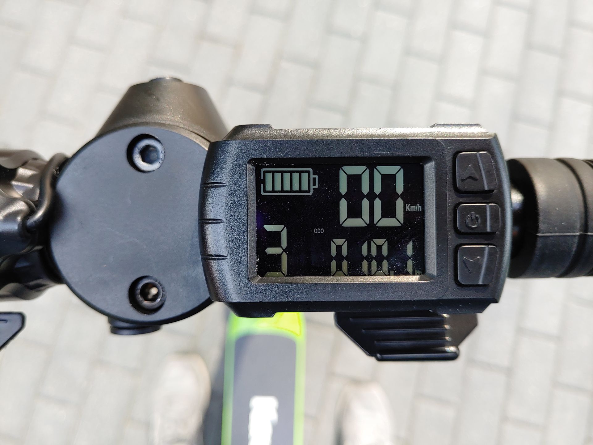 Hulajnoga elektryczna Kawasaki. Jest moc, ale rozczarowują szczegóły 5