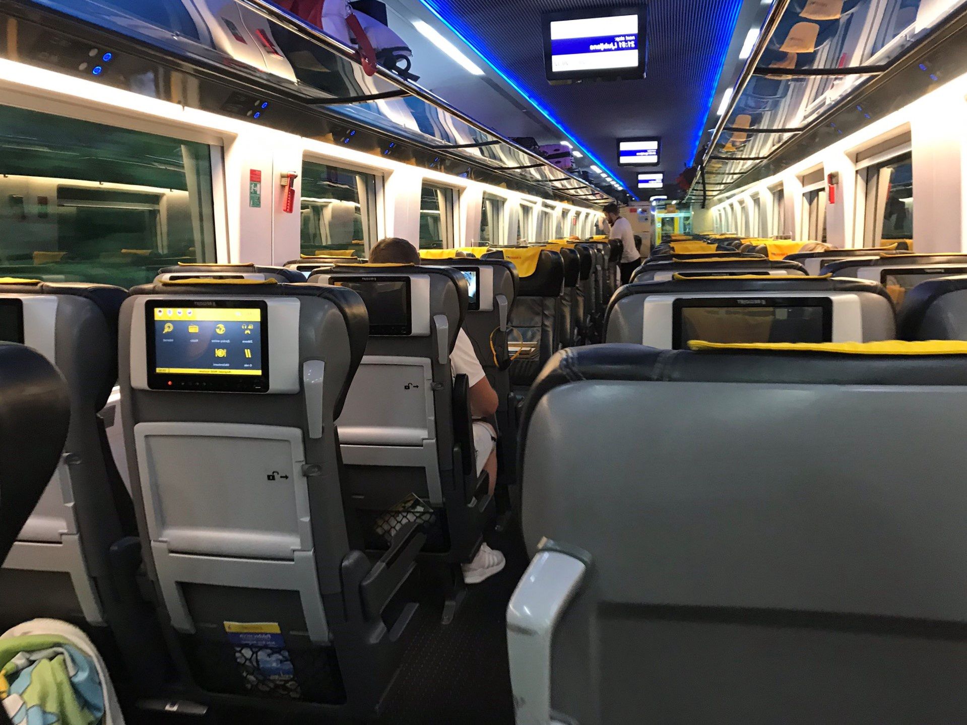 Wnętrze pociągu RegioJet z Pragi do Chorwacji