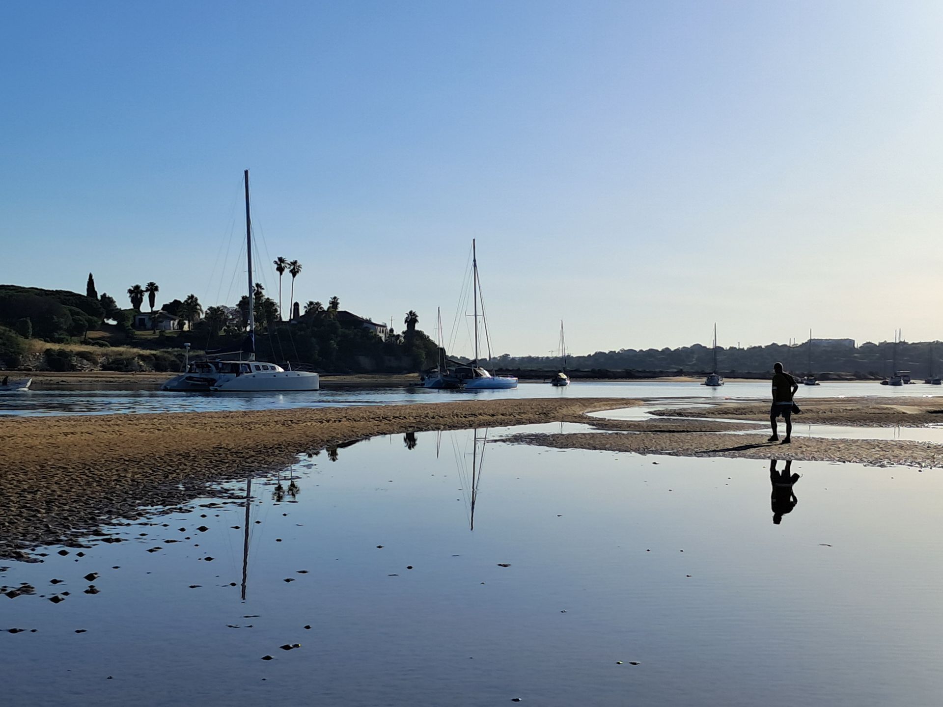 Szlak  Ria de Alvor prowadzi przez wydmy, równiny i słone bagna
